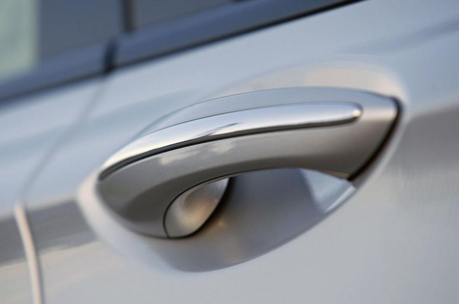  BMW 740Li 2011 года  (фото 42 из 48)